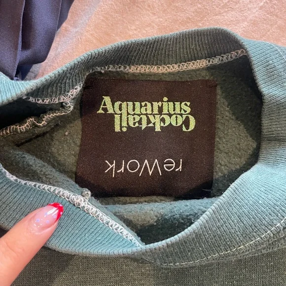 Aquarius Cocktail Green Sweatshirt with  Gold Smiley Face - Picture 3 of 12